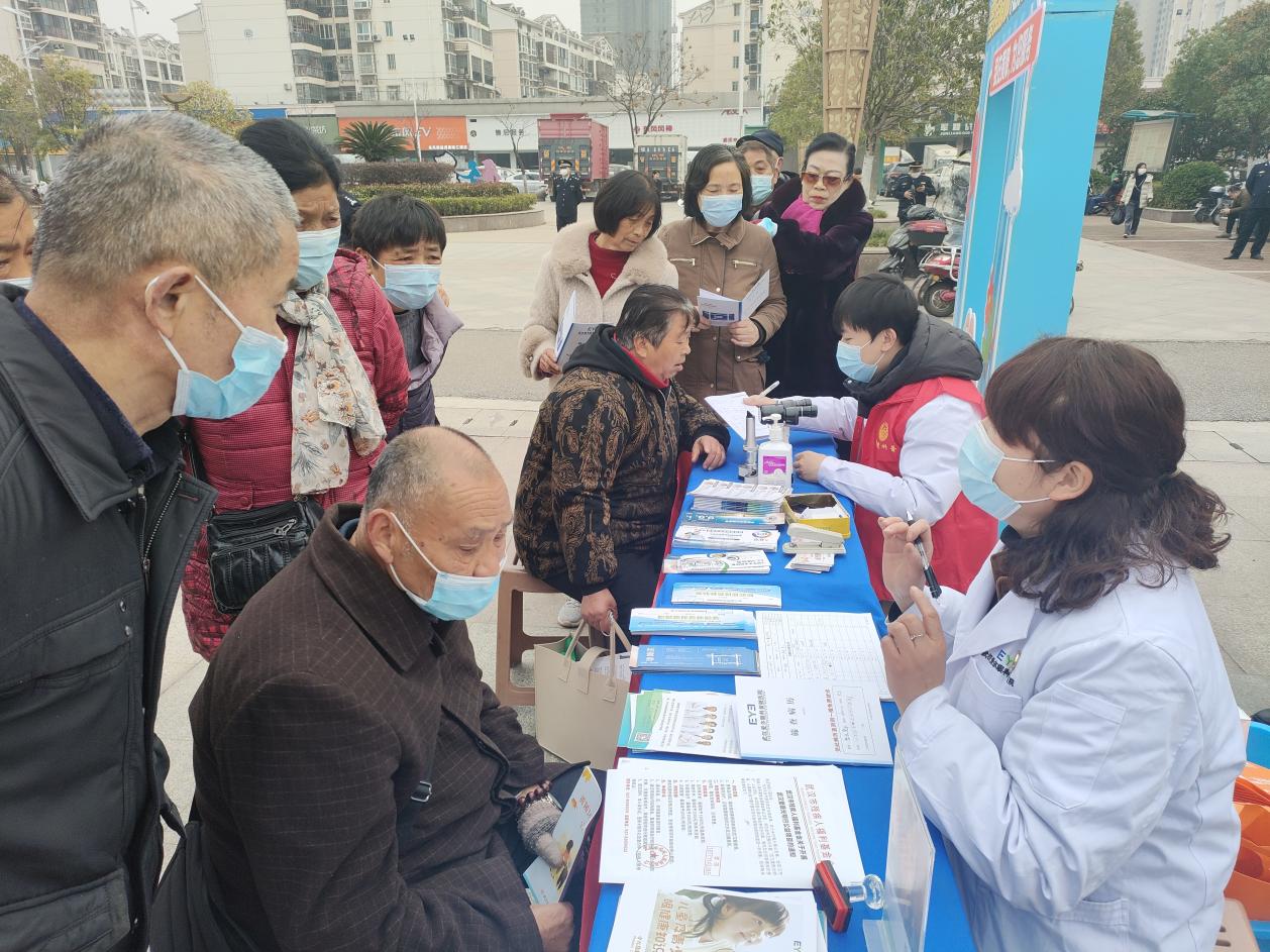传承雷锋精神 科技志愿在行动——黄陂区科技志愿者参加“3·5”学雷锋集中志愿服务活动健康咨询服务